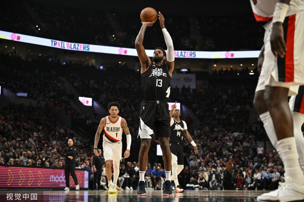 给他冠以 给他冠以