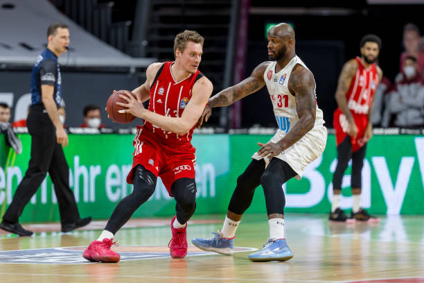 卢曾与詹姆 卢曾与詹姆